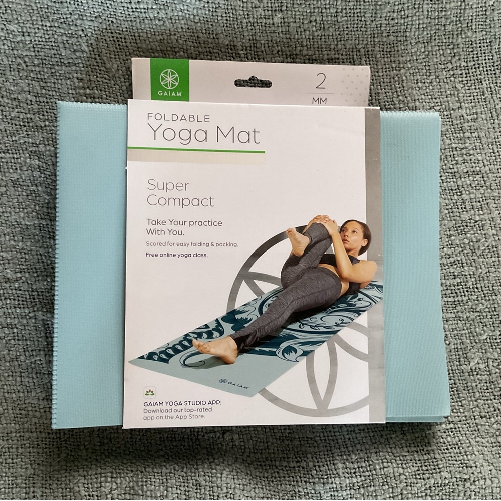 GAIAM Foldable Yoga Mat - Pale Blue